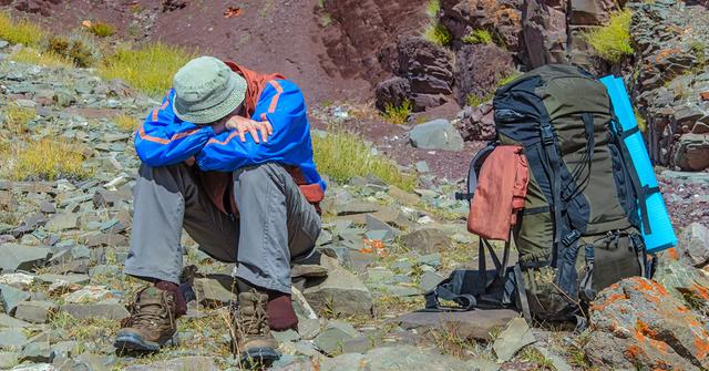 你能判断队友是否“高反”吗?认识高原反应(高山症)3大症状_登山-买户外